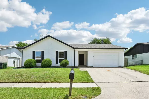 1720 Glenview Lane, Arlington, TX 76014