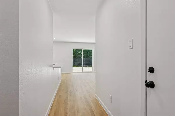 1720 Glenview Lane, Arlington, TX 76014