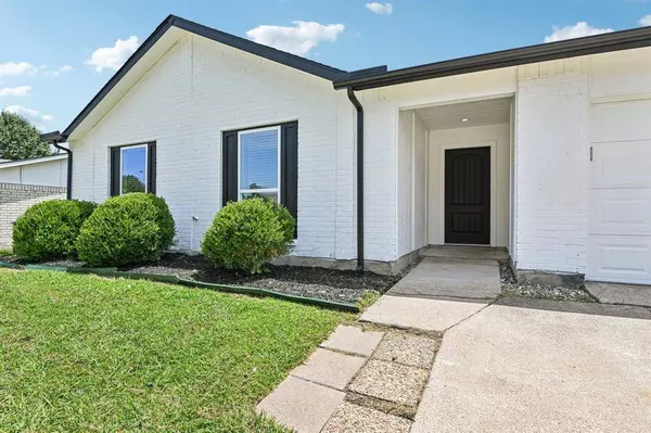 1720 Glenview Lane, Arlington, TX 76014