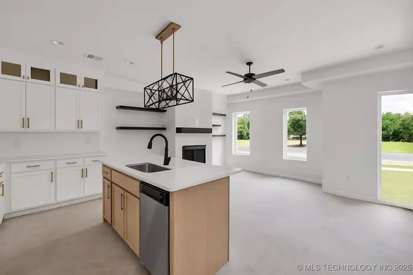 504 E B ST #G, Jenks, OK 74037