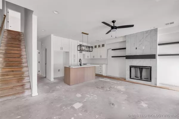 504 E B ST #G, Jenks, OK 74037