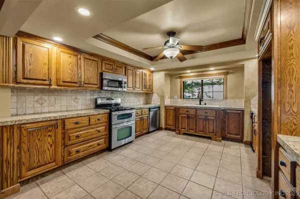 9513 S Lakewood AVE, Tulsa, OK 74137