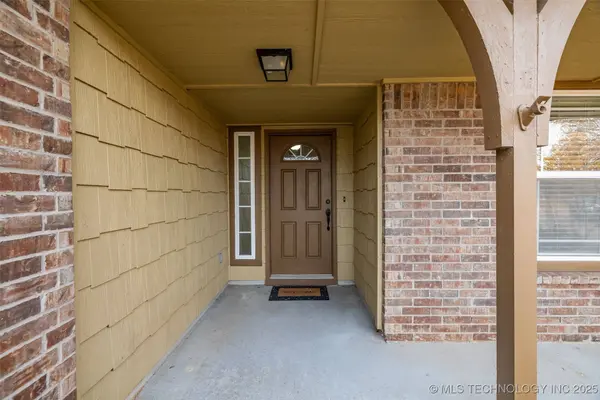 6722 E 129th ST S, Bixby, OK 74008