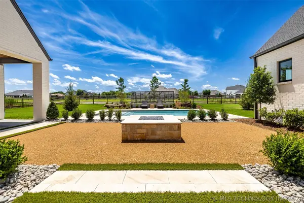 17254 E White Tail CV, Owasso, OK 74055