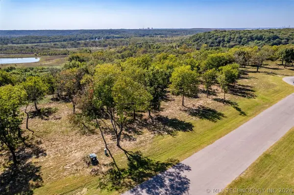 5865 N Eagle RD, Owasso, OK 74055