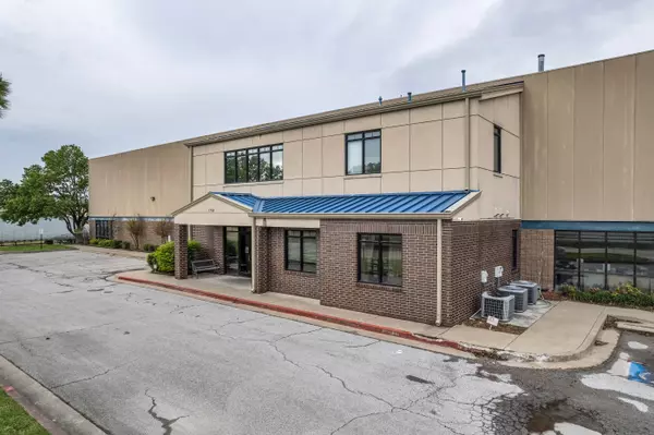 1700 N Redbud Pl, Broken Arrow, OK 74012-0452