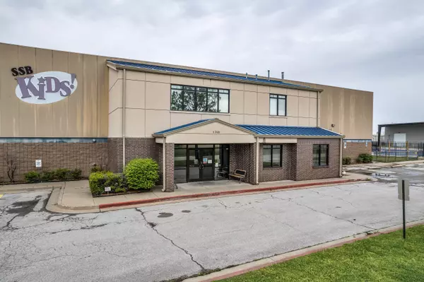 Broken Arrow, OK 74012-0452,1700 N Redbud Pl