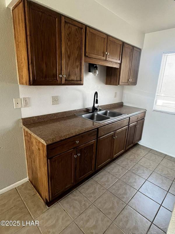 90 Mariposa Dr #104, Lake Havasu City, AZ 86403