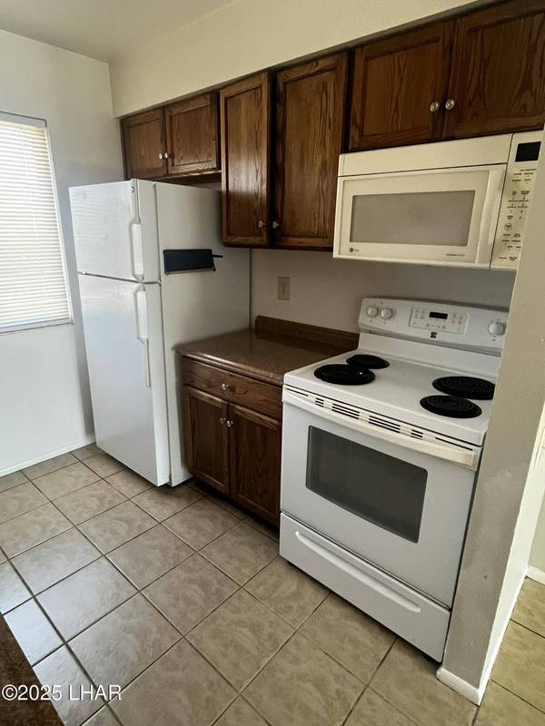 90 Mariposa Dr #104, Lake Havasu City, AZ 86403