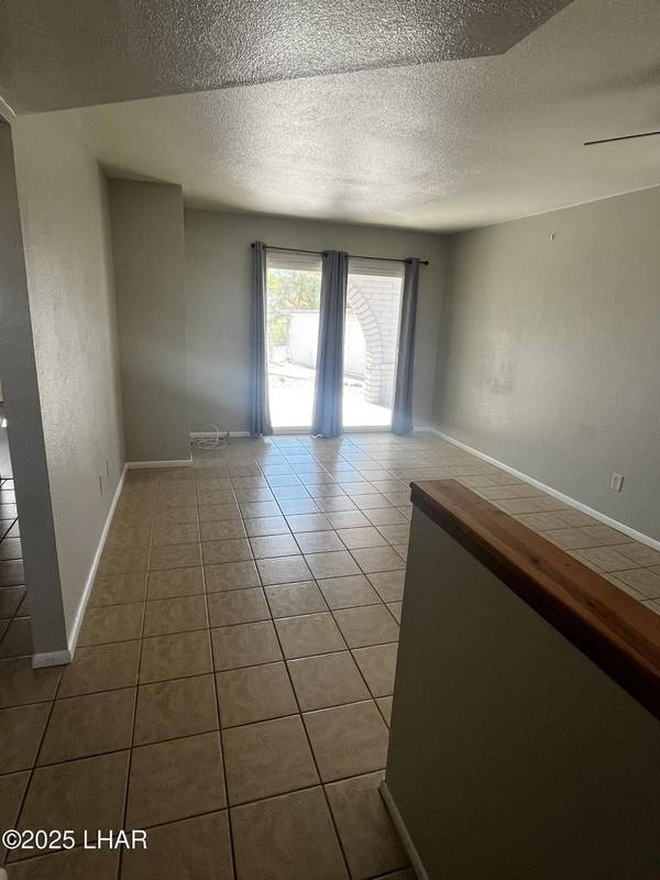 90 Mariposa Dr #104, Lake Havasu City, AZ 86403