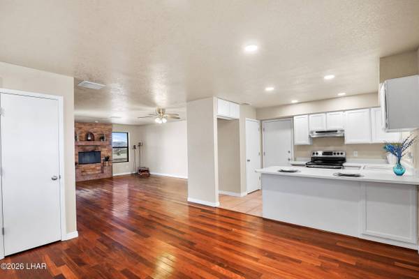 3330 Dolphin Dr, Lake Havasu City, AZ 86406