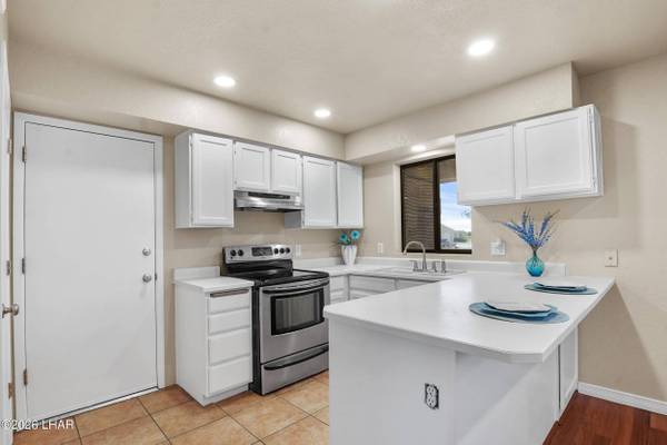 3330 Dolphin Dr, Lake Havasu City, AZ 86406