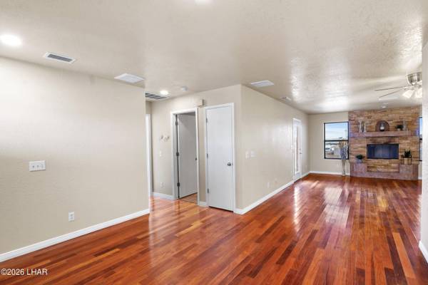 3330 Dolphin Dr, Lake Havasu City, AZ 86406
