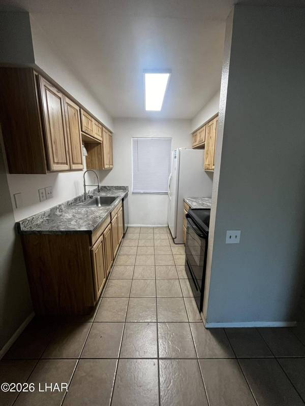 90 Mariposa Dr #102, Lake Havasu City, AZ 86403