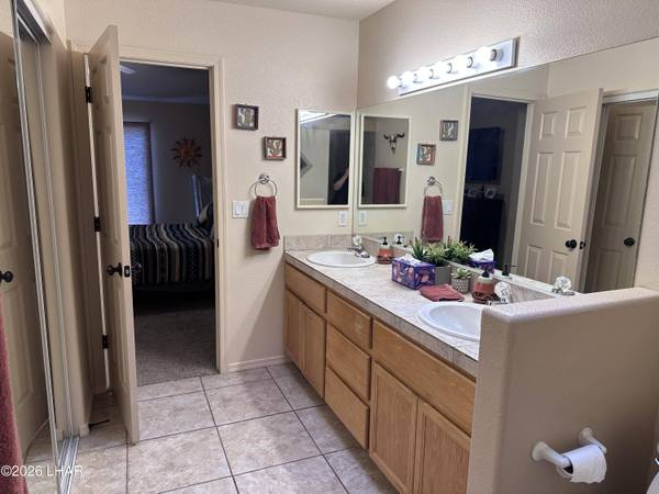952 Saint Claire Dr, Lake Havasu City, AZ 86404