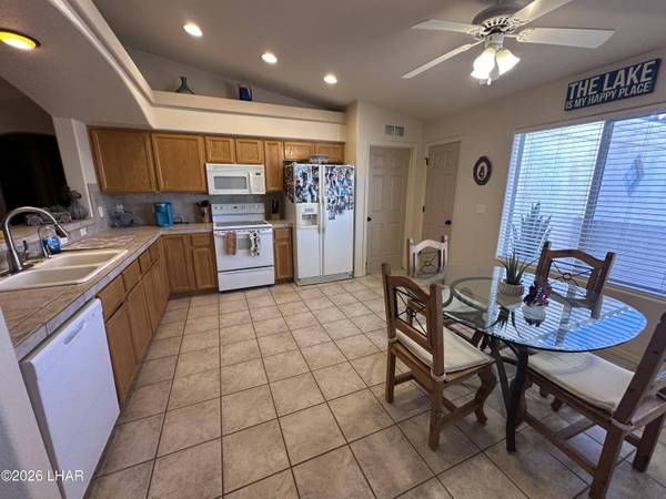 952 Saint Claire Dr, Lake Havasu City, AZ 86404