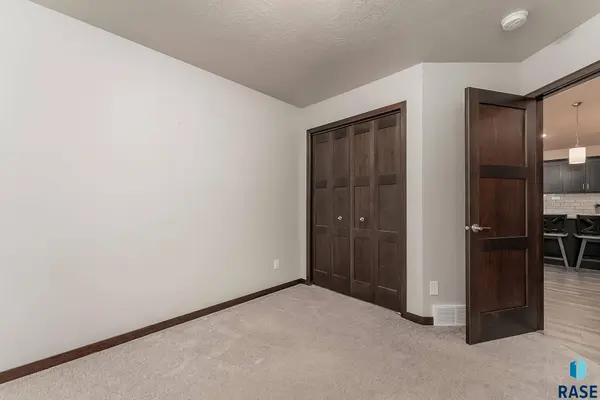 6703 W 5th St, Sioux Falls, SD 57107