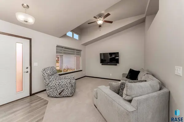 6703 W 5th St, Sioux Falls, SD 57107