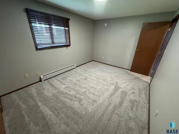 1011 S 2nd Ave, Sioux Falls, SD 57105