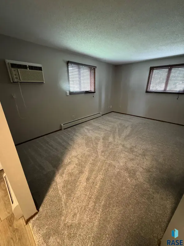 1011 S 2nd Ave, Sioux Falls, SD 57105