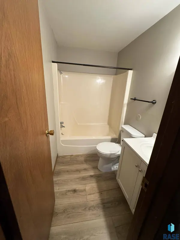 1011 S 2nd Ave, Sioux Falls, SD 57105