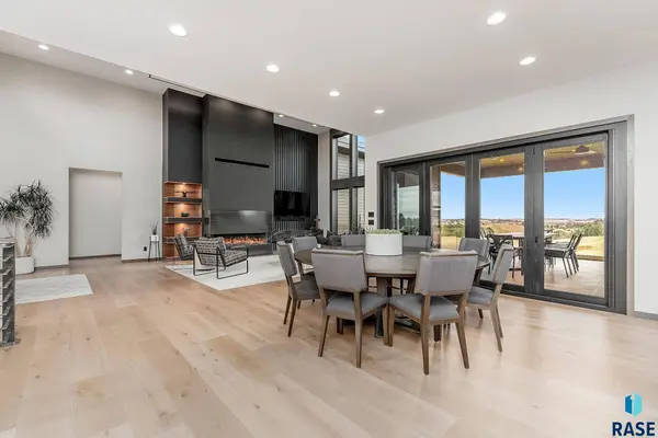 8505 E Sugar Leaf Cir, Sioux Falls, SD 57110