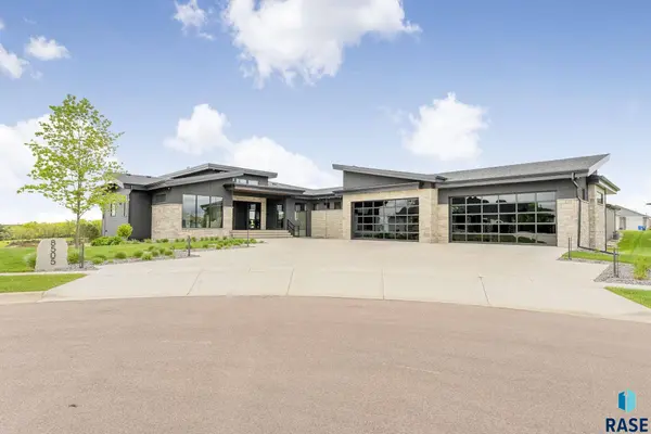 8505 E Sugar Leaf Cir, Sioux Falls, SD 57110