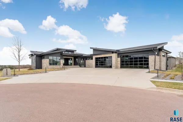 8505 E Sugar Leaf Cir, Sioux Falls, SD 57110