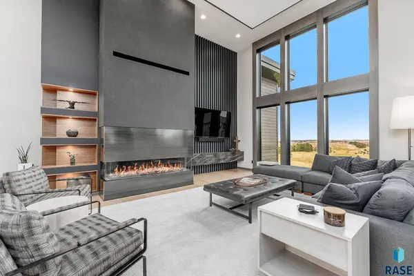 8505 E Sugar Leaf Cir, Sioux Falls, SD 57110