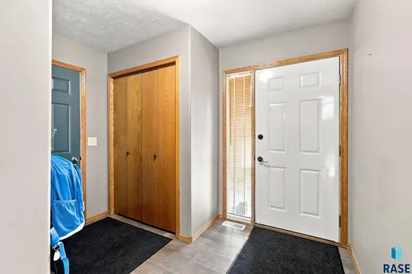 6216 S Mogen Ave, Sioux Falls, SD 57108