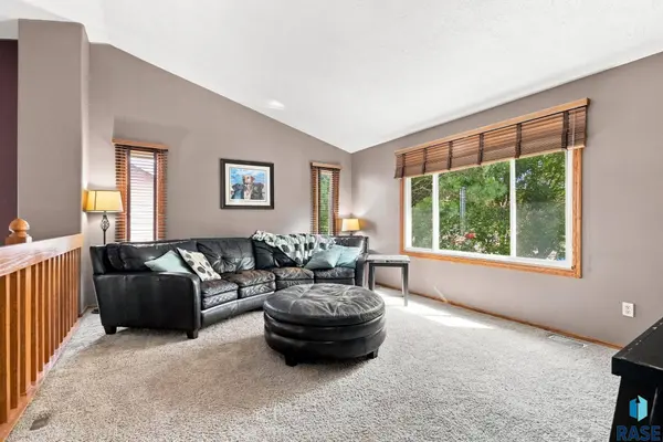 6216 S Mogen Ave, Sioux Falls, SD 57108