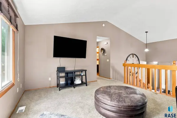 6216 S Mogen Ave, Sioux Falls, SD 57108