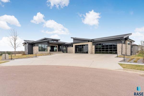 8505 E Sugar Leaf Cir, Sioux Falls, SD 57110
