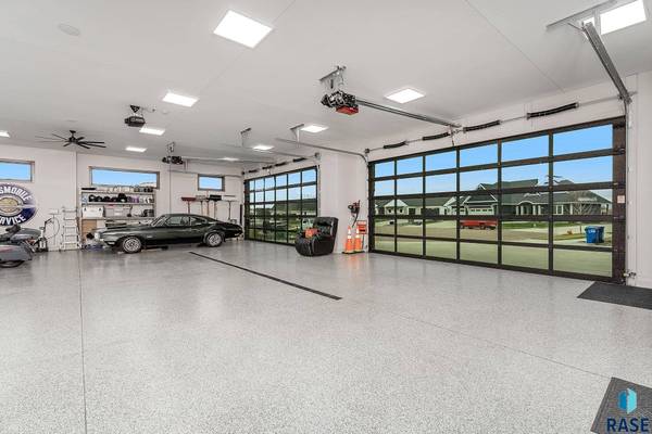 8505 E Sugar Leaf Cir, Sioux Falls, SD 57110