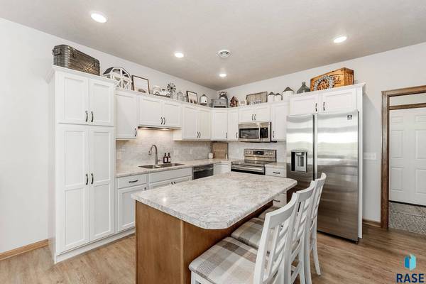 9042 W Wisdom Pl, Sioux Falls, SD 57106