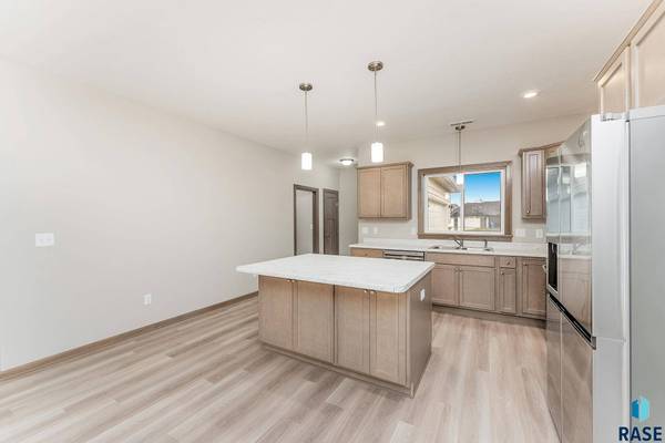 4513 W 34th St N, Sioux Falls, SD 57107