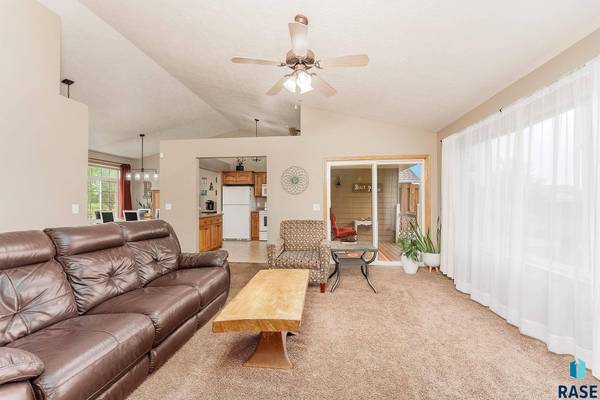 5102 S Carrick Ave, Sioux Falls, SD 57105