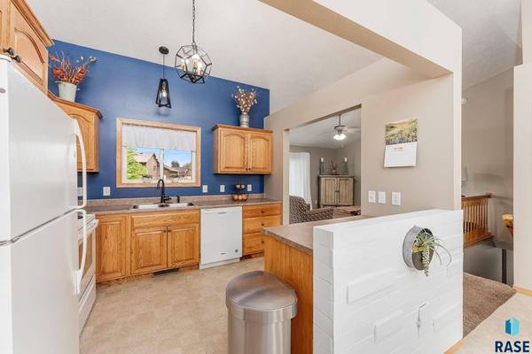 5102 S Carrick Ave, Sioux Falls, SD 57105