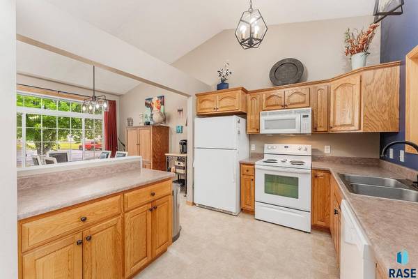 5102 S Carrick Ave, Sioux Falls, SD 57105