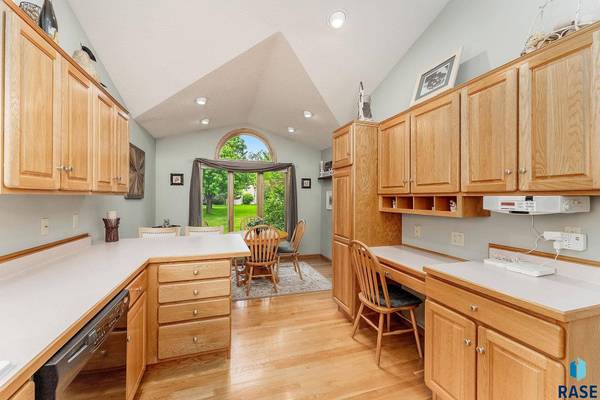 4024 S Brady Ct, Sioux Falls, SD 57103