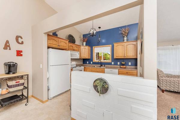 5102 S Carrick Ave, Sioux Falls, SD 57105