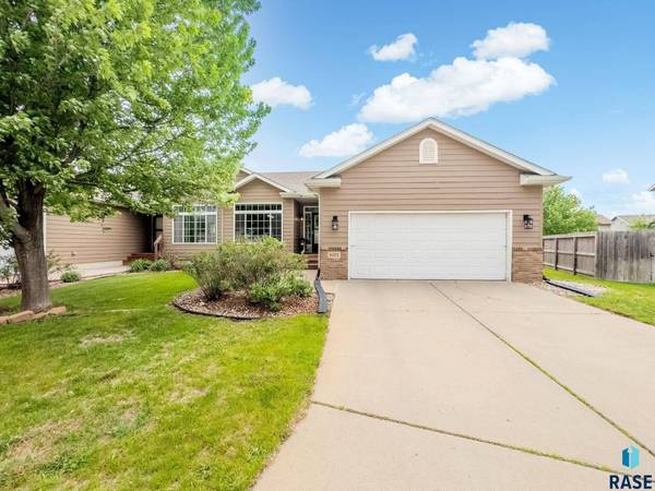 5102 S Carrick Ave, Sioux Falls, SD 57105