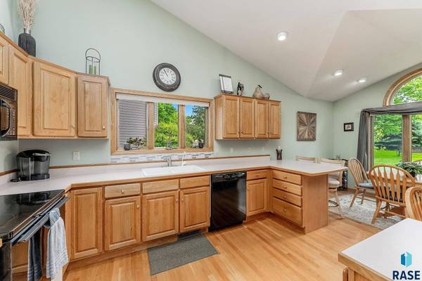 4024 S Brady Ct, Sioux Falls, SD 57103