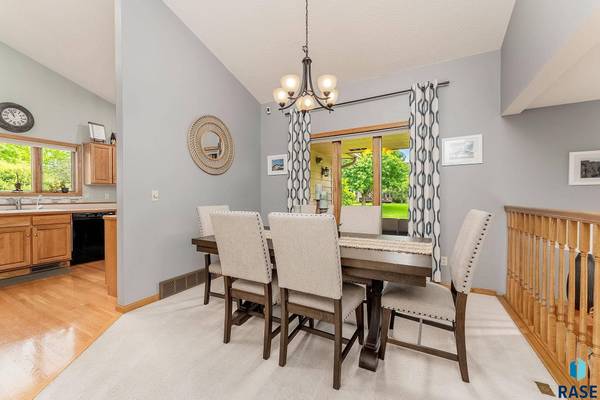 4024 S Brady Ct, Sioux Falls, SD 57103