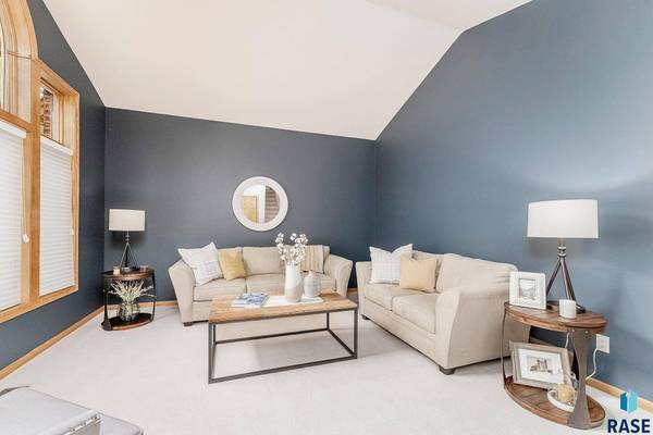 4024 S Brady Ct, Sioux Falls, SD 57103