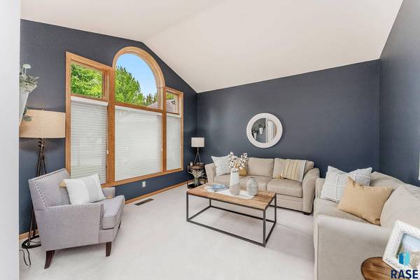 4024 S Brady Ct, Sioux Falls, SD 57103