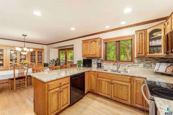 601 N Sandberg Dr, Sioux Falls, SD 57110