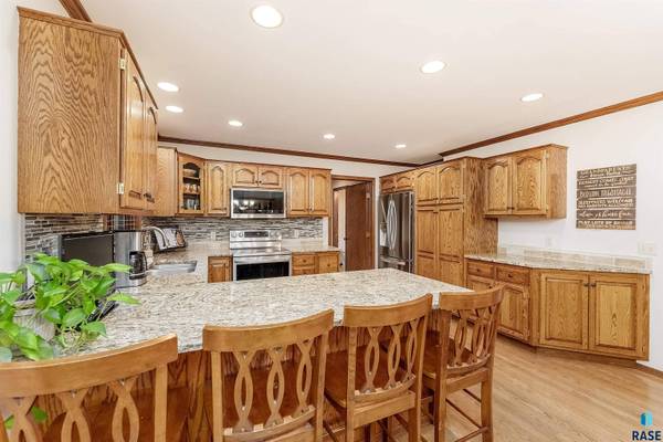 601 N Sandberg Dr, Sioux Falls, SD 57110