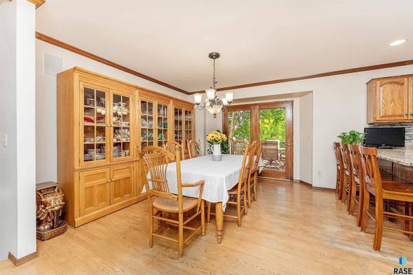 601 N Sandberg Dr, Sioux Falls, SD 57110