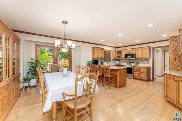 601 N Sandberg Dr, Sioux Falls, SD 57110